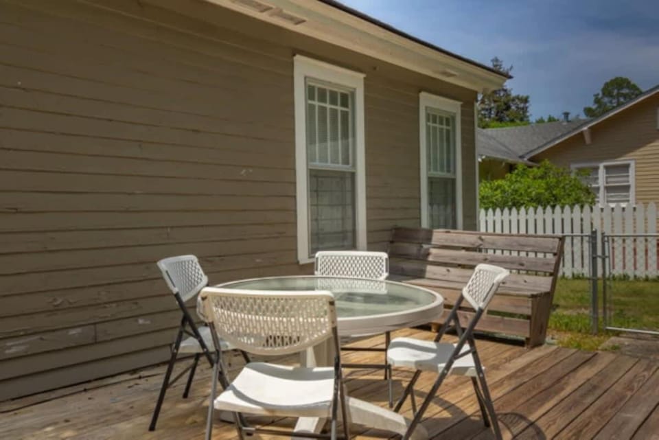 Near Lakebottom Park & Downtown - Parkside Cottage House in Phenix City