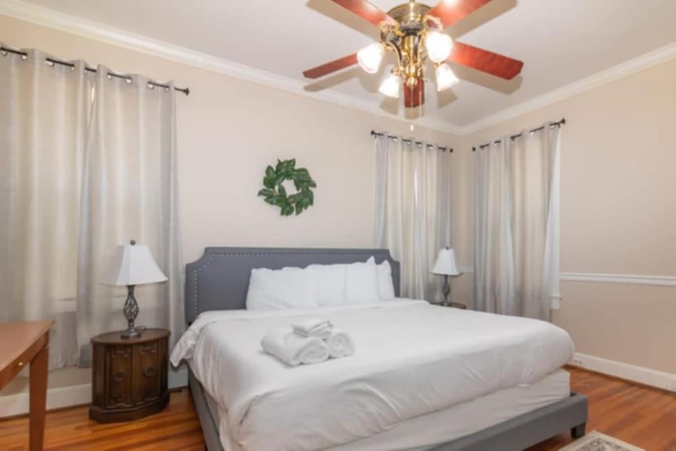 Near Lakebottom Park & Downtown - Parkside Cottage House in Phenix City