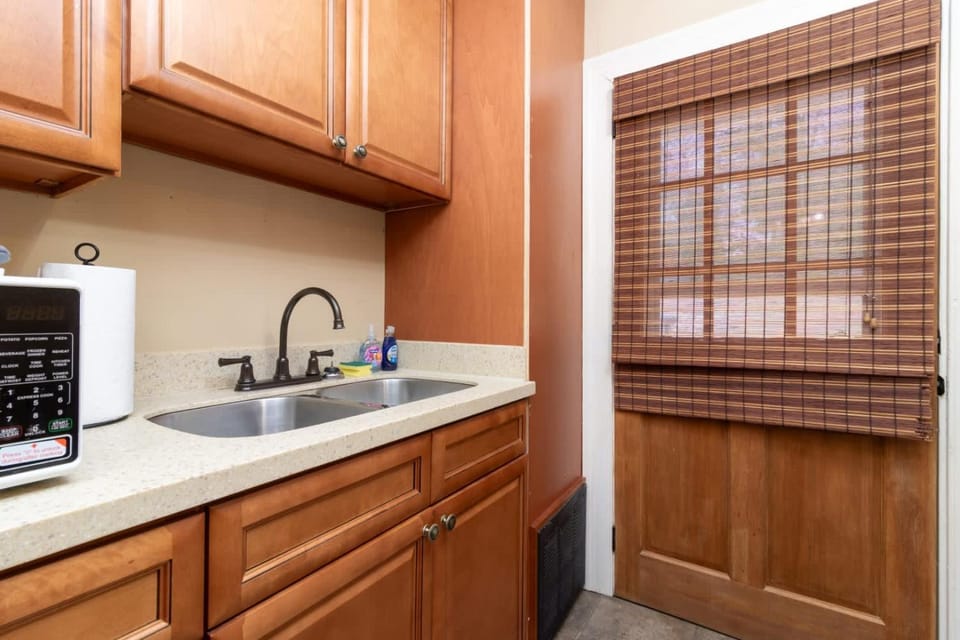 Pool Near Downtown&Parks- The Cozy Guest Cottage Apartment in Columbus