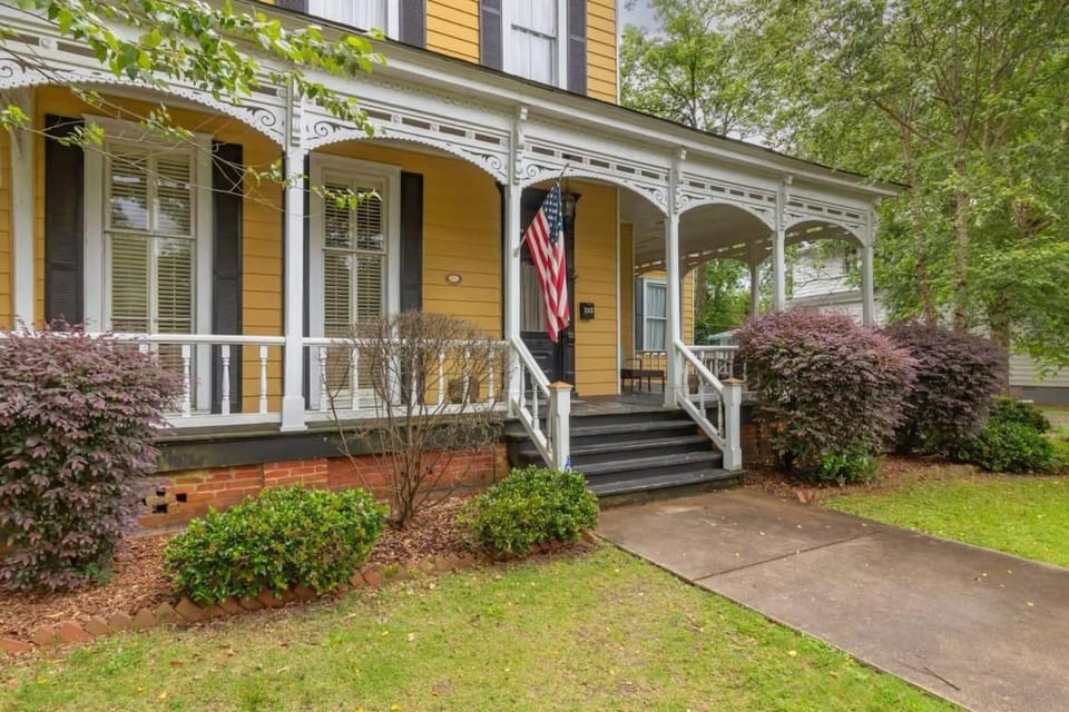 Columbus's Luxurious Mansion Stay at Goldfinch House in Phenix City