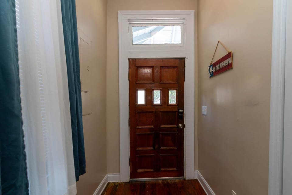 Closest Historic BnB to Ft Moore-Americana Cottage House in Phenix City