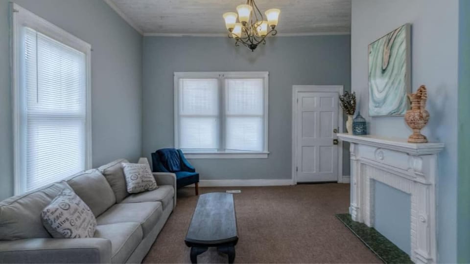 Moments to Chattahoochee-Cottage - Walk-To-Dining House in Phenix City