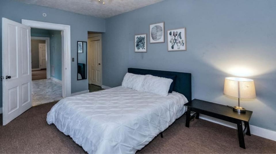 Moments to Chattahoochee-Cottage - Walk-To-Dining House in Phenix City