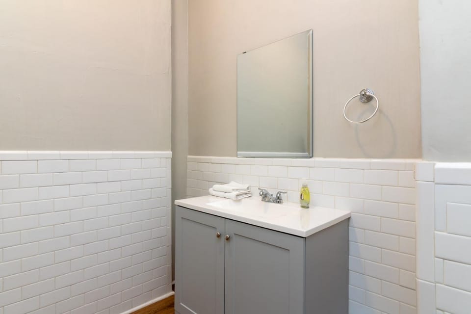 Cozy Downtown Back Unit - The Sunny Southern Manse Apartment in Phenix City