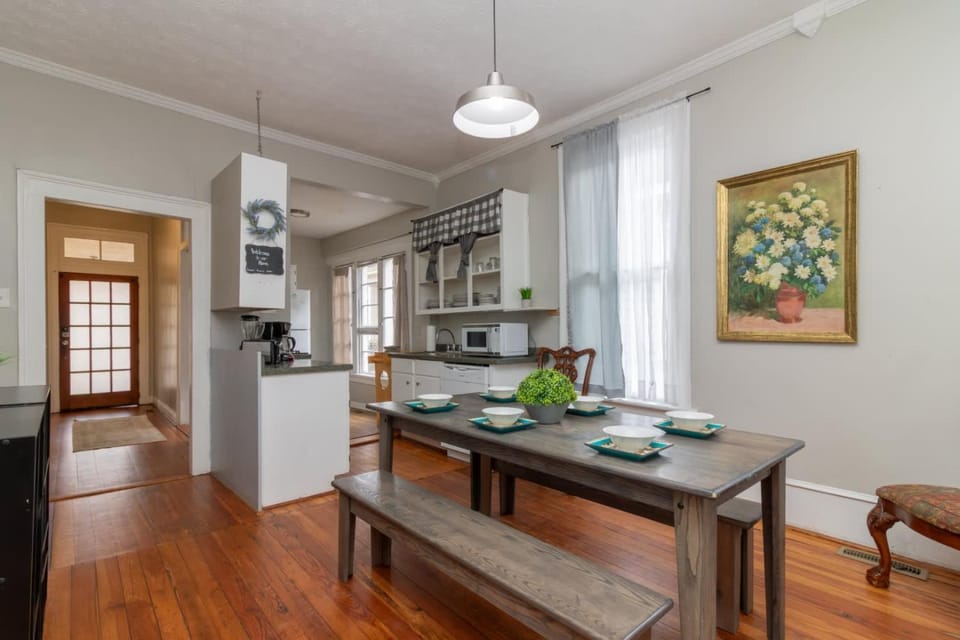 The Sunny Southern Manse Front Unit Walk Downtown Apartment in Phenix City