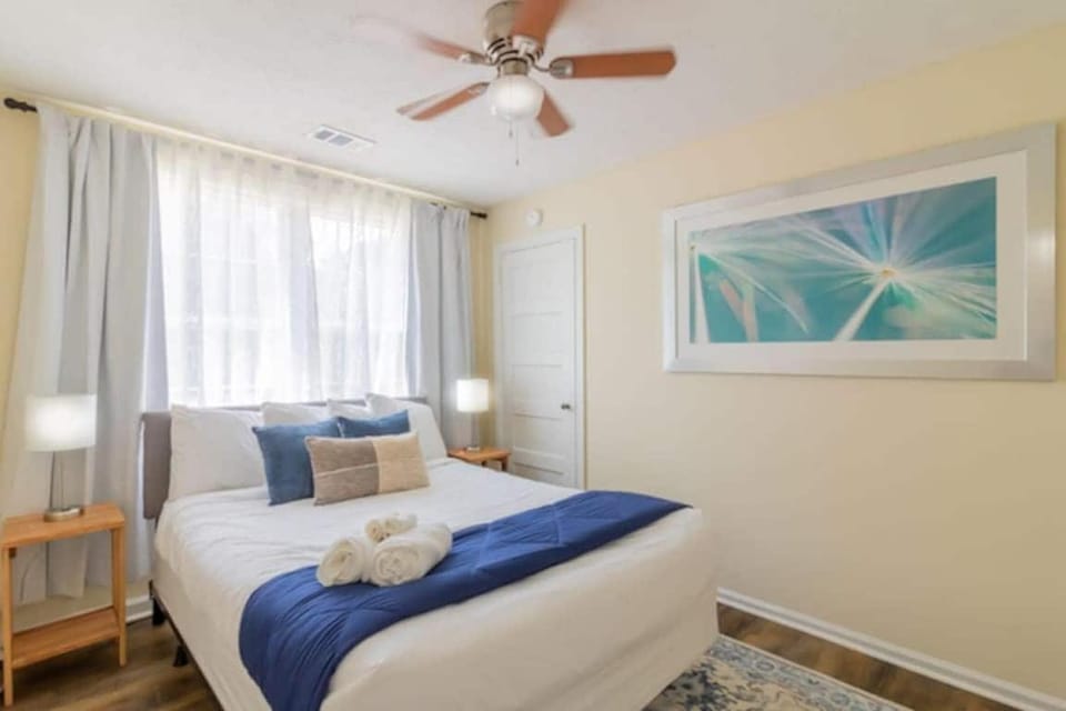 Centrally Located - The Delightful Doubles Unit A House in Columbus