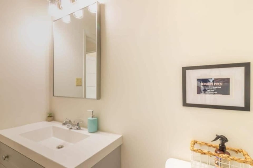 Centrally Located - The Delightful Doubles Unit A House in Columbus