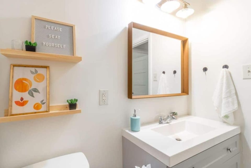 Centrally Located- The Delightful Doubles Unit E House in Columbus
