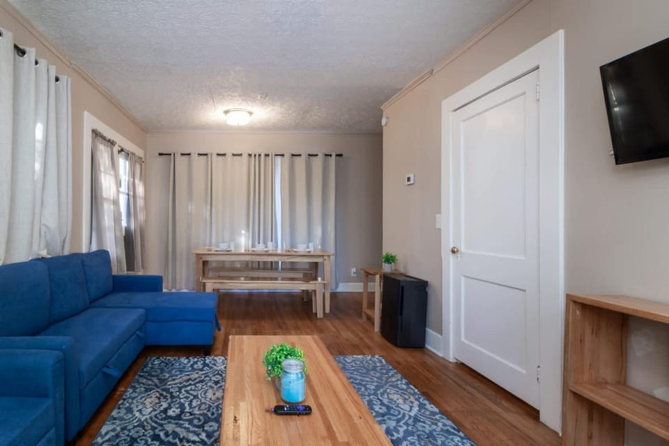 Near Downtown Parks & Museum - Midtown Back House Apartment in Columbus