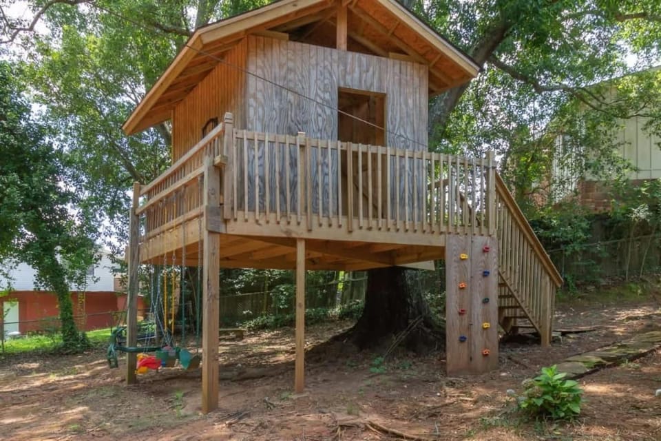 Large Yard with Treehouse Tri-Level Retreat House in Columbus