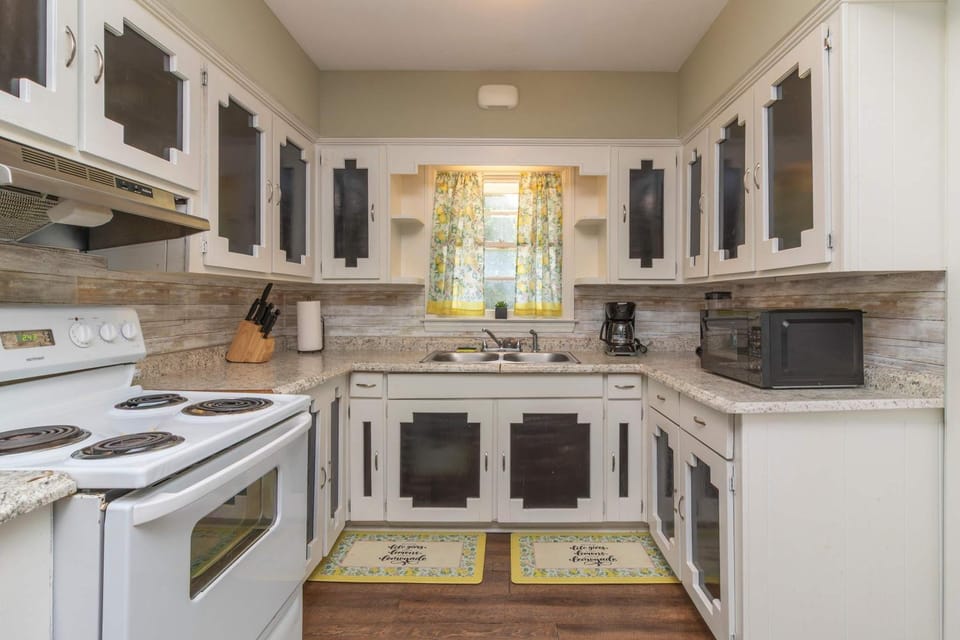10 Min to Downtown Close to Dining-Boxwood Beauty House in Columbus