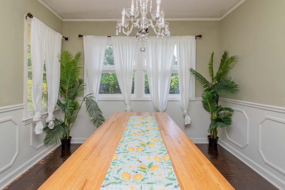 10 Min to Downtown Close to Dining-Boxwood Beauty House in Columbus
