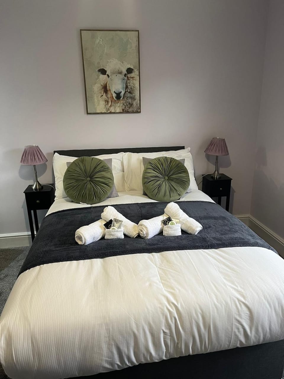 Bed, Bedroom, towels