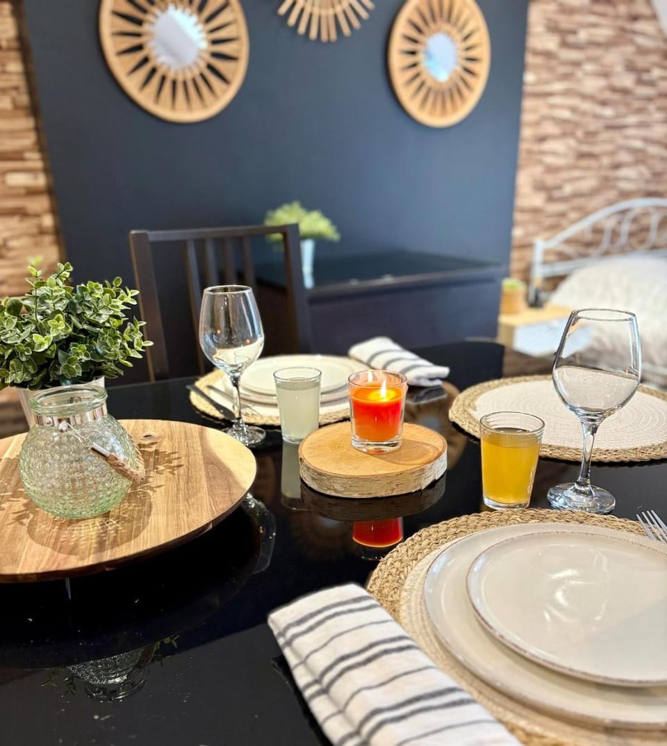 Food and drinks, Dining area, Food, Drinks