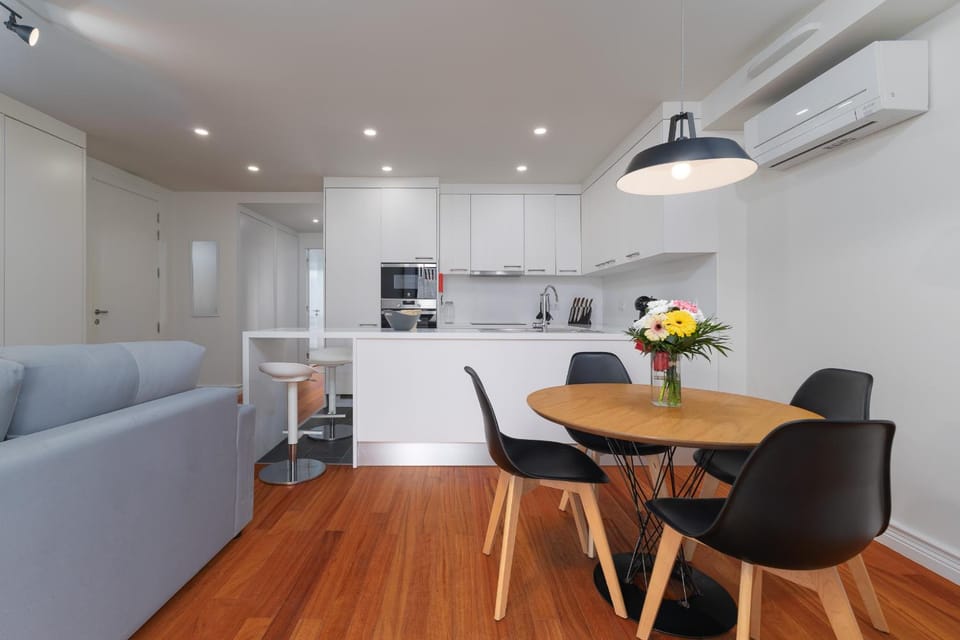 Dining area, kitchen