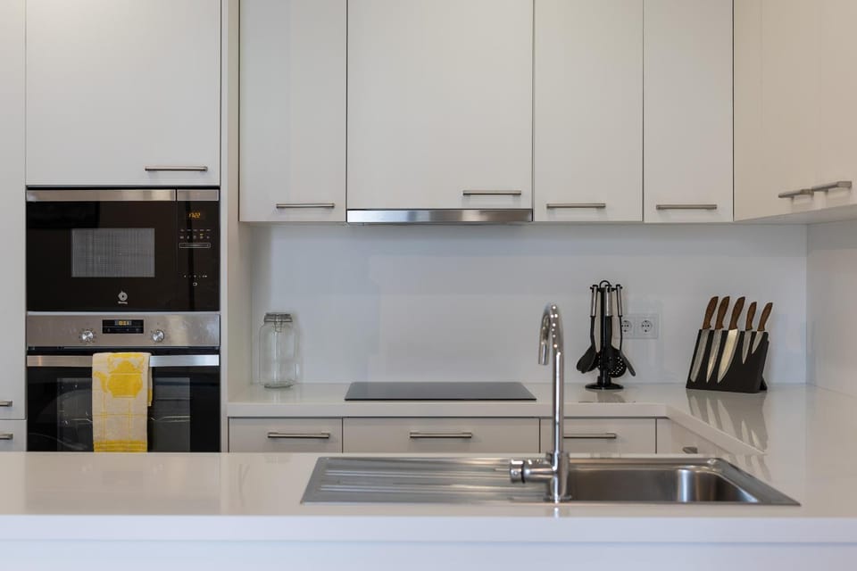 microwave, oven, stove, kitchen