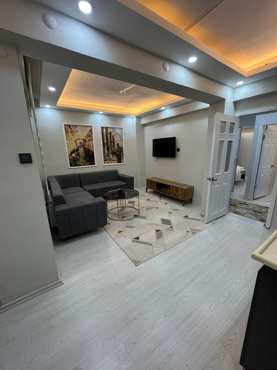 Communal lounge/ TV room, TV and multimedia, Living room, Seating area, Evening entertainment