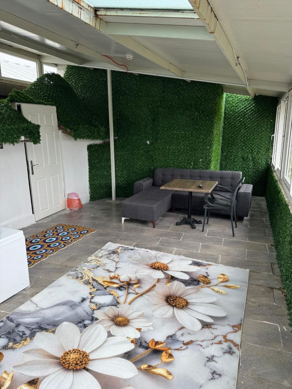 Patio, Day, Garden, View (from property/room), Balcony/Terrace, Living room, Seating area, Dining area, Garden view, Swimming pool, Swimming pool, towels