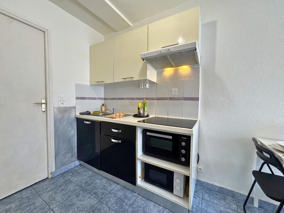 microwave, oven, stove, kitchen