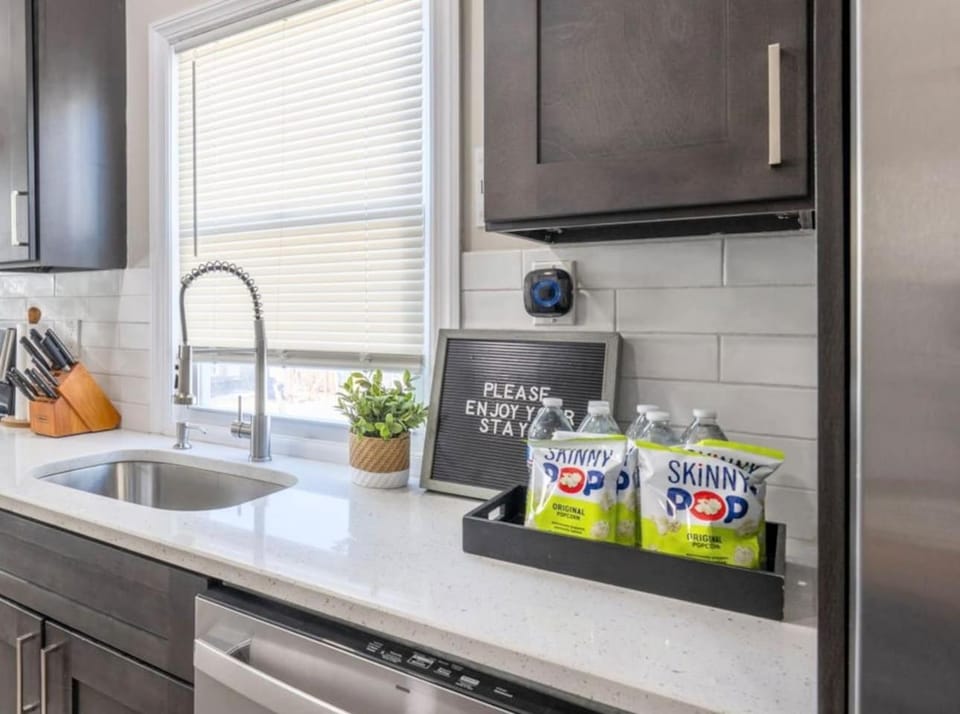 Modern 3BR| Easy Access to NYC + City Views Apartment in West Orange