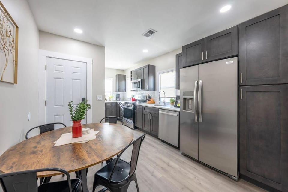 Modern 3BR| Easy Access to NYC + City Views Apartment in West Orange
