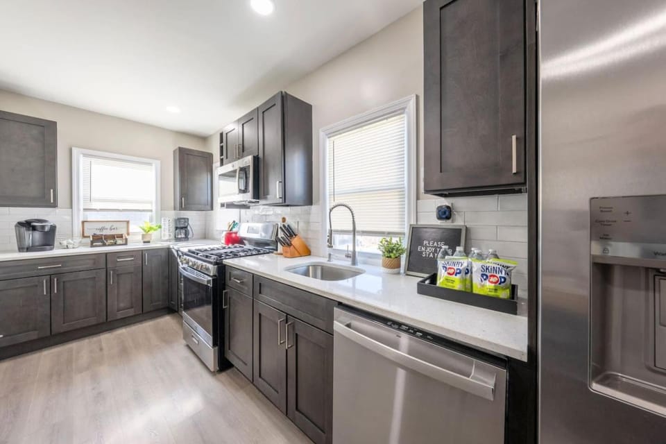 Modern 3BR| Easy Access to NYC + City Views Apartment in West Orange