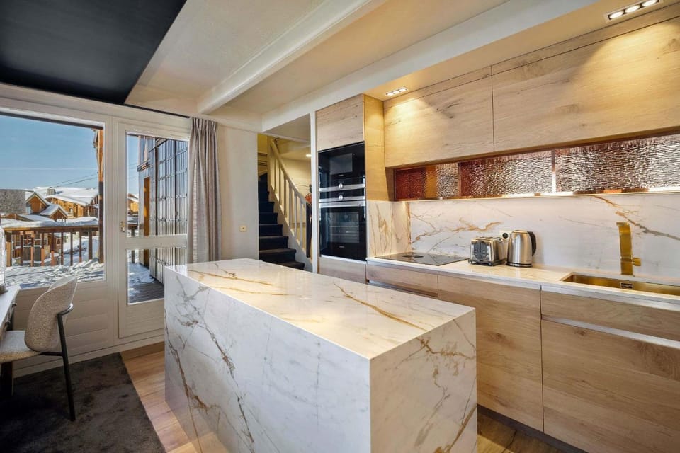 Luxurious Apartment with Ski-In and Out Access in Centre Apartment in Les Allues