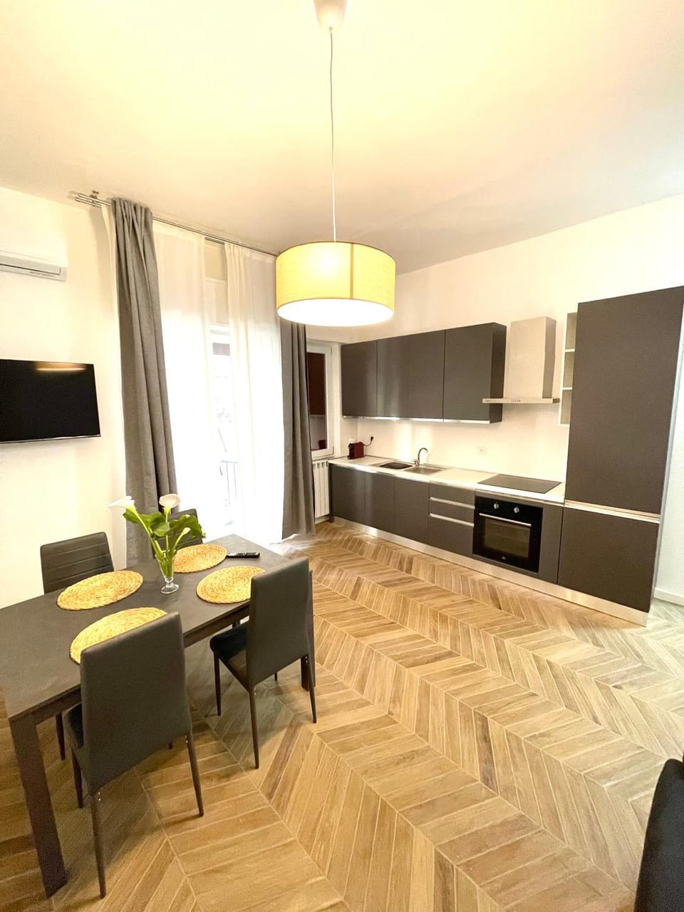 Kitchen or kitchenette, Dining area, stove