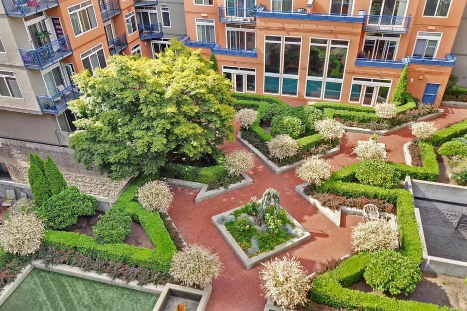 Belltown Court Heaven offering Free Parking Apartment in Belltown