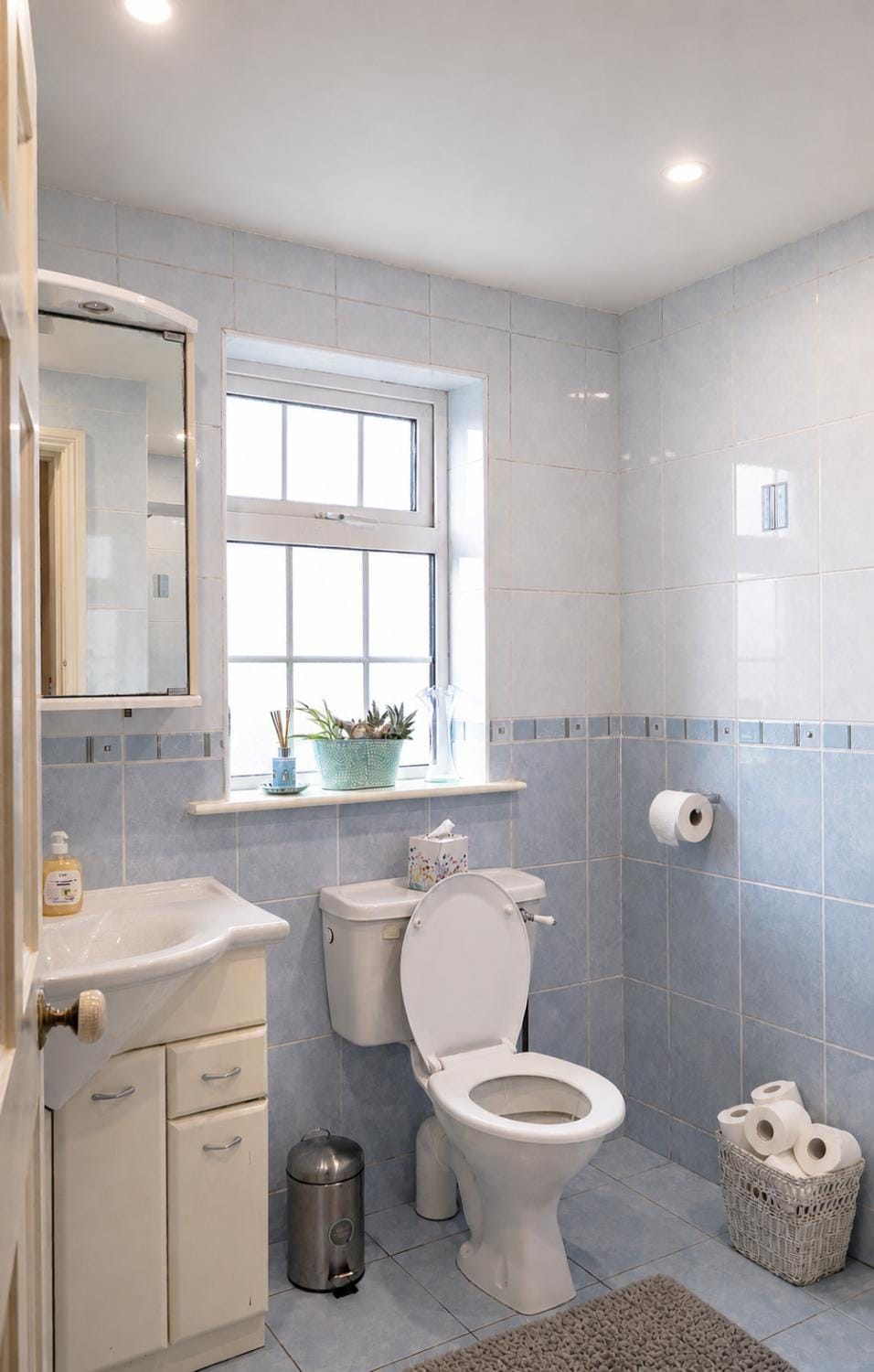 Shower, Bathroom, bidet, towels