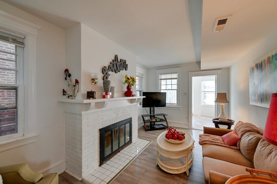 Ventnor City Getaway w/ Yard: 2 Blocks to Beach! House in Ventnor City