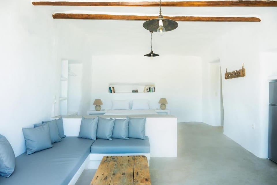 Thavma Beach House Apartment in Milos