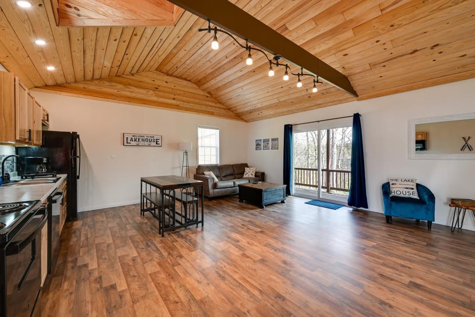 2 Cabins Near Lake Cumberland Boat Ramps! Cabin in Burnside