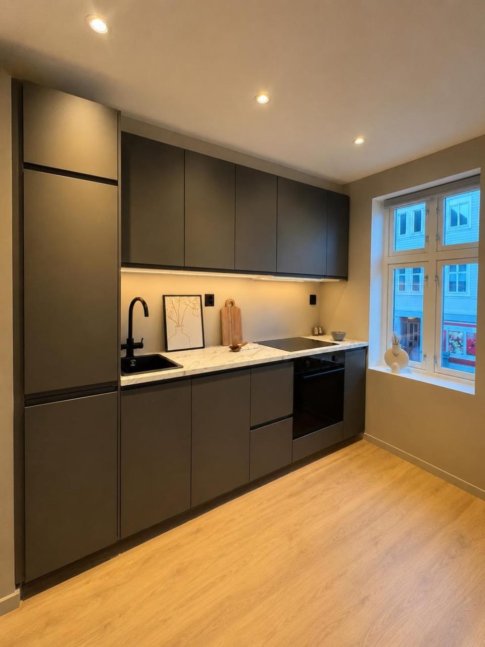 Coffee/tea facilities, Kitchen or kitchenette, stove, toaster
