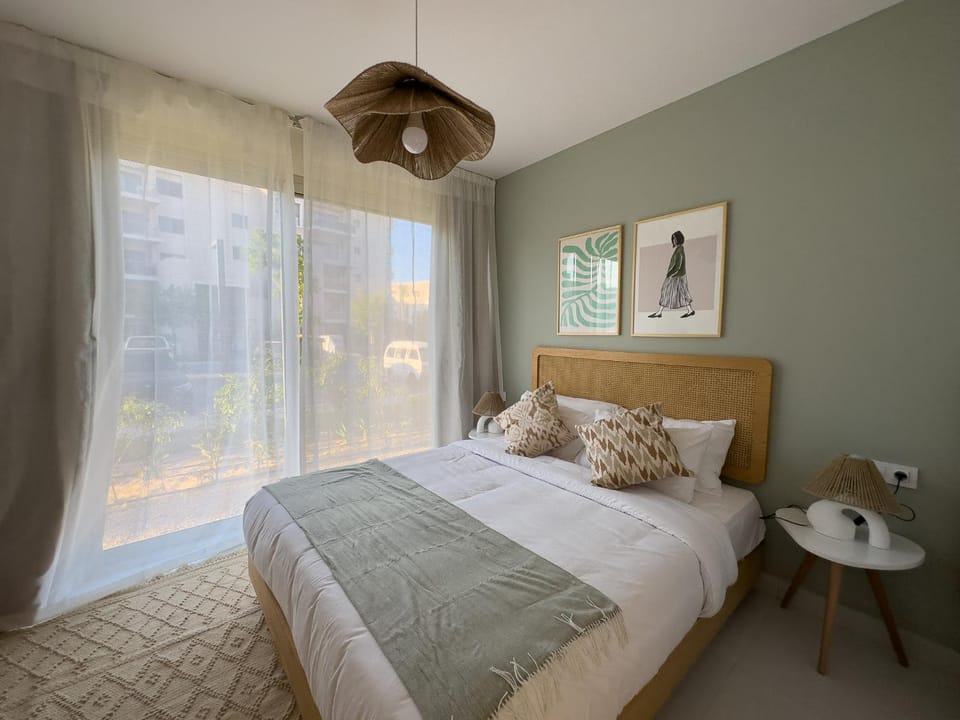 Photo of the whole room, Bedroom