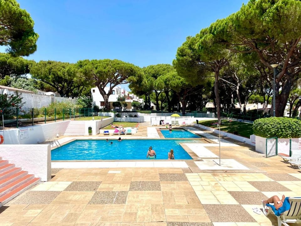 Studio with terrace and pool in Praia da Falésia Apartment in Olhos de Água