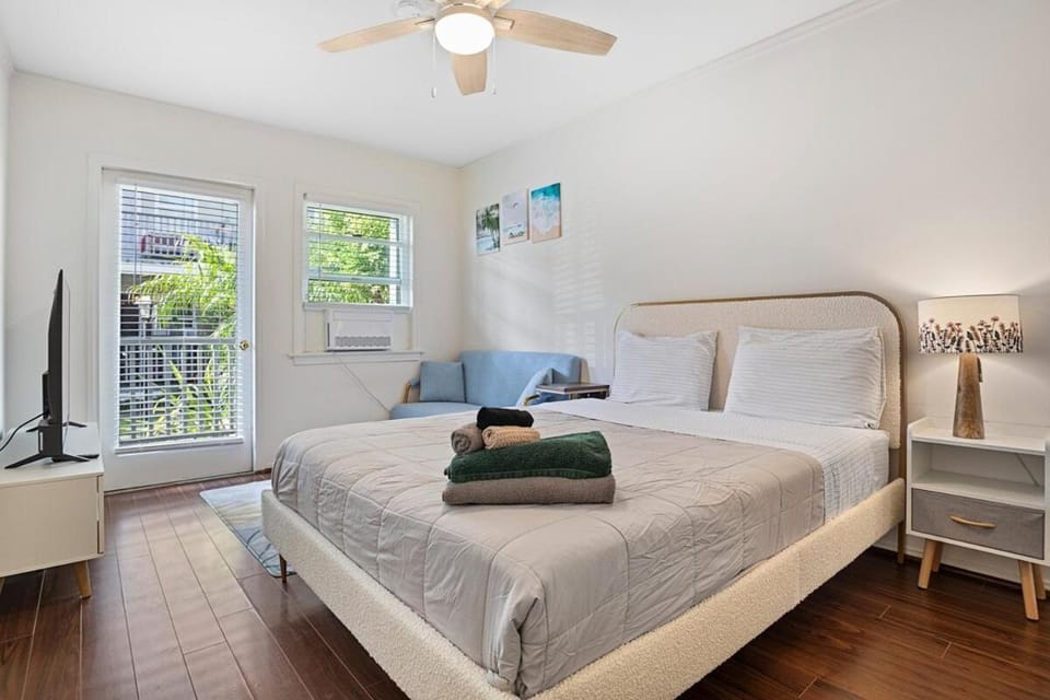 Beachside Haven in Santa Monica - Steps from Ocean Apartment in Santa Monica