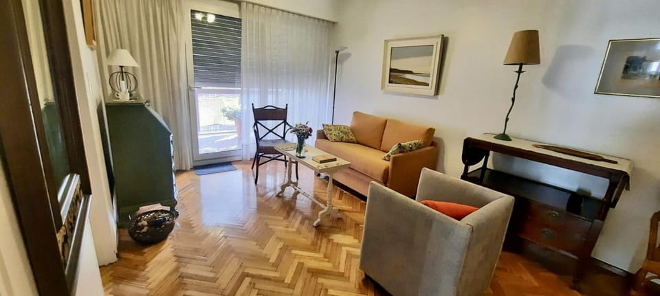 Luminoso departamento en Plaza San Martín Retiro Apartment in Buenos Aires