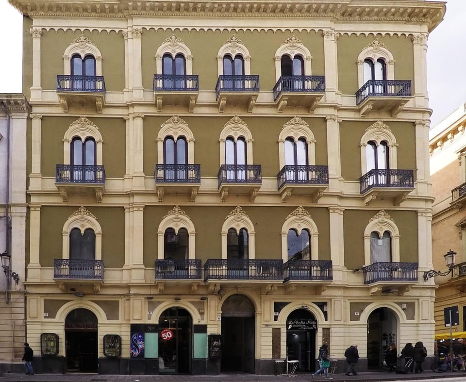 Facade/entrance