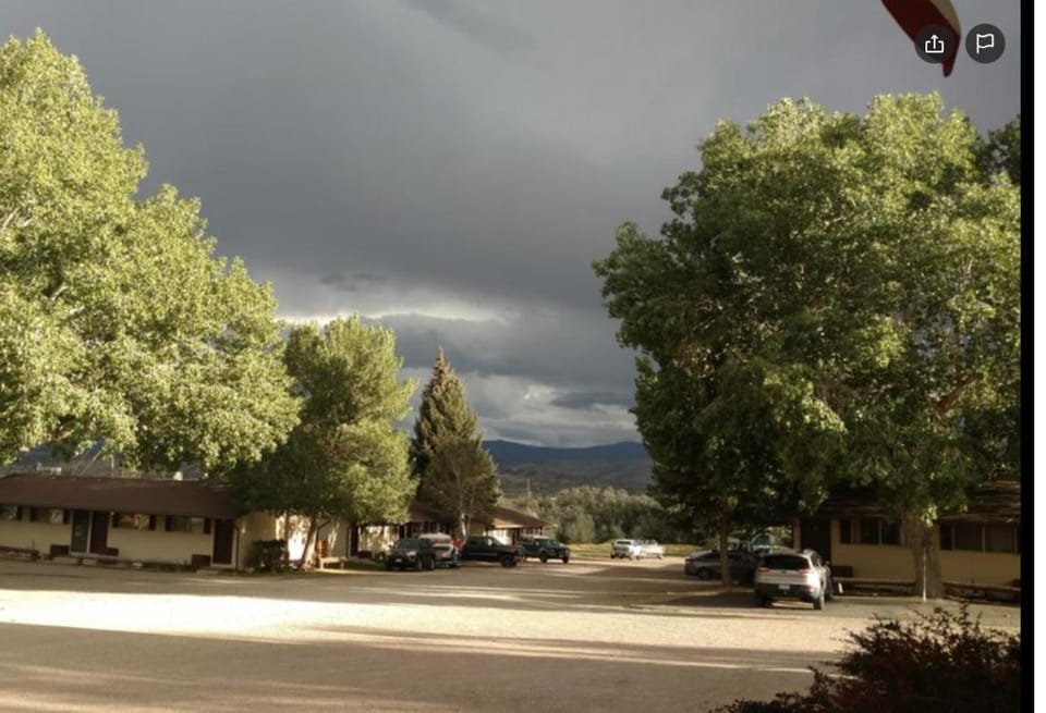Pinnacle Flaming Gorge Motel in Utah