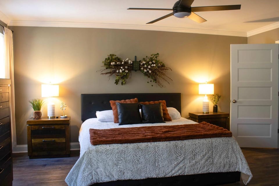 Bed, Photo of the whole room, Bedroom