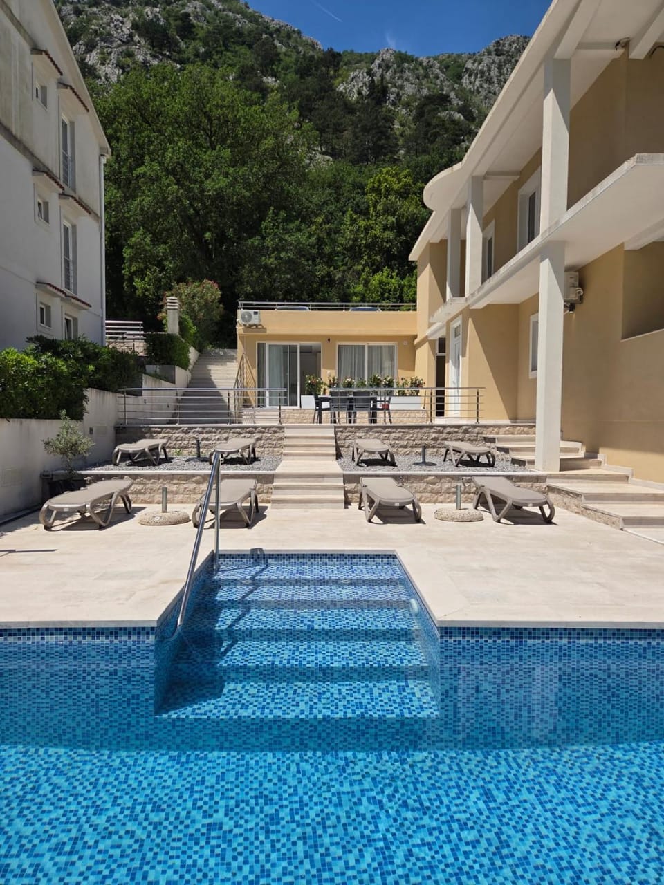 Luxury Studio Apartment with Sea View & Heated Pool Apartment in Muo