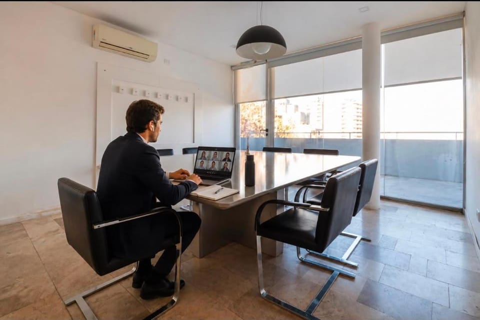 Con gym, cochera, oficinas y pileta ideal para familias o corporativos Apartment in Buenos Aires