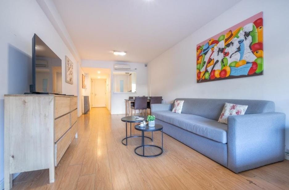 Con gym, cochera, oficinas y pileta ideal para familias o corporativos Apartment in Buenos Aires