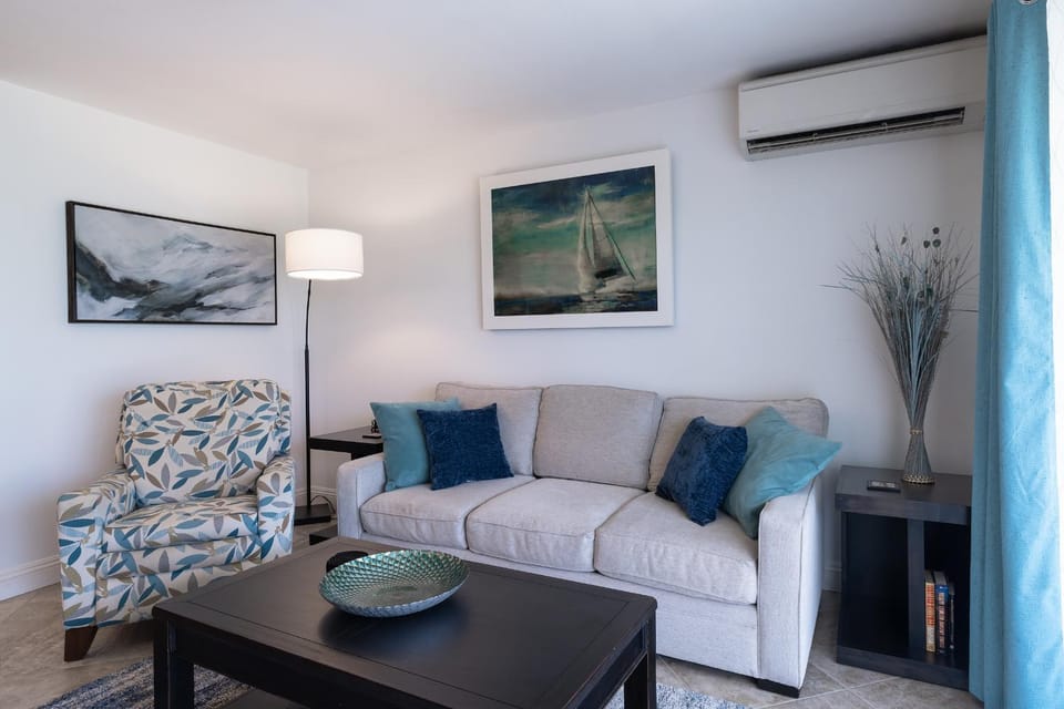Maui Kamaole #J-110 Beach Themed, Full AC. Walk to beach everyday Apartment in Wailea