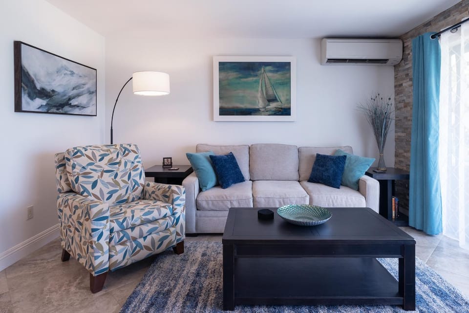 Maui Kamaole #J-110 Beach Themed, Full AC. Walk to beach everyday Apartment in Wailea