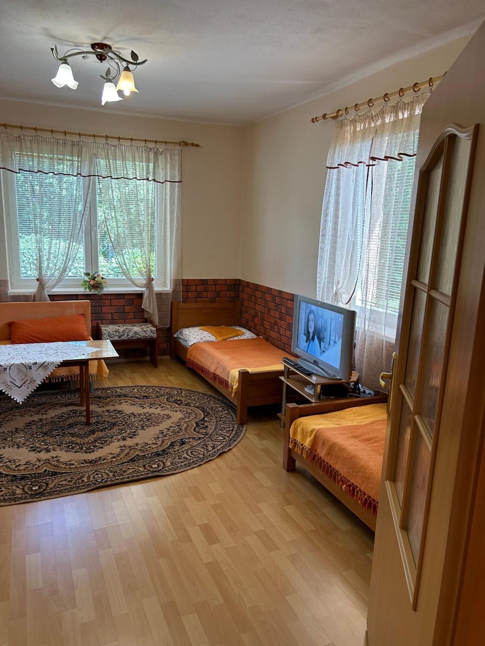 TV and multimedia, Living room, Photo of the whole room, Bedroom