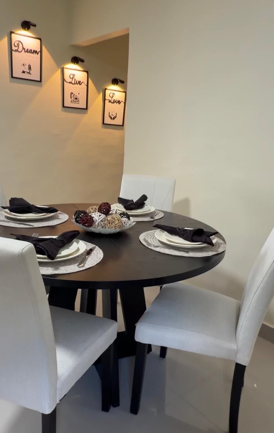 Seating area, Dining area