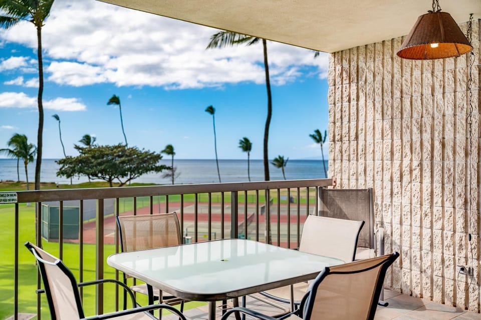 Maui Sunset #A-320 Renovated, Spacious, Ocean Front Unit Full A/C, Hot Tub Apartment in Kihei