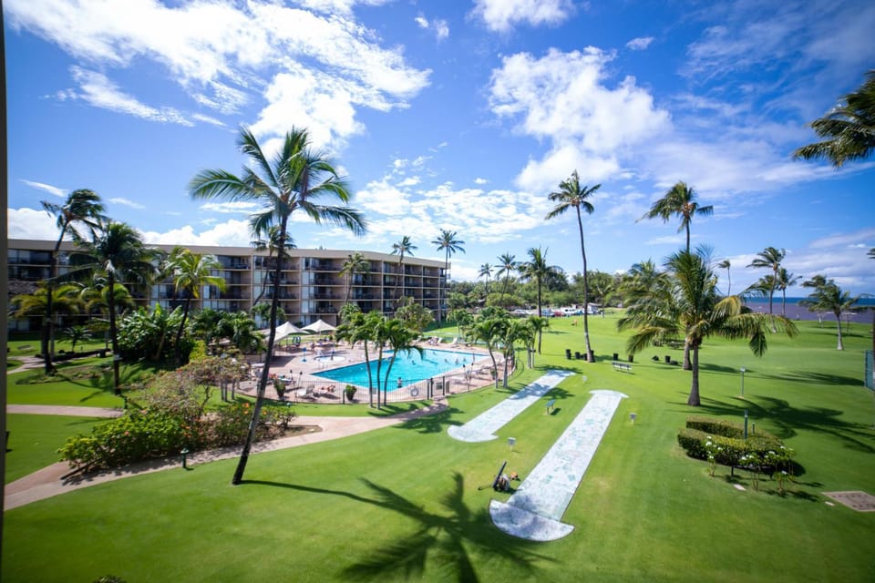 Maui Sunset #A-320 Renovated, Spacious, Ocean Front Unit Full A/C, Hot Tub Apartment in Kihei